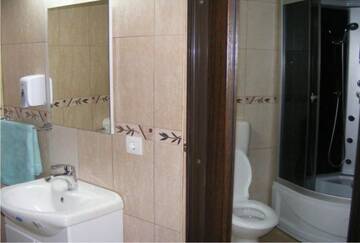 Фото номера Двухместный номер с 1 кроватью и балконом Хостелы Hostel Mirela г. Chişcău 12