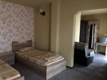 Фото номера Двухместный номер с 1 кроватью и балконом Хостелы Hostel Mirela г. Chişcău 13