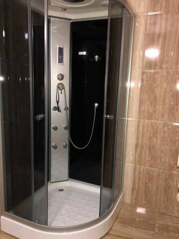 Фото номера Двухместный номер с 1 кроватью и балконом Хостелы Hostel Mirela г. Chişcău 4