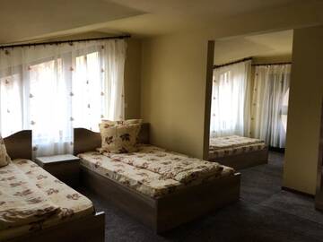 Фото номера Стандартный номер с кроватью размера &quot;king-size&quot; Хостелы Hostel Mirela г. Chişcău 6
